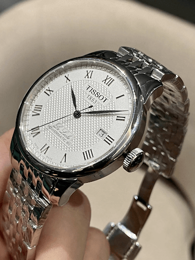 Bên trong là bộ máy Powermatic 80